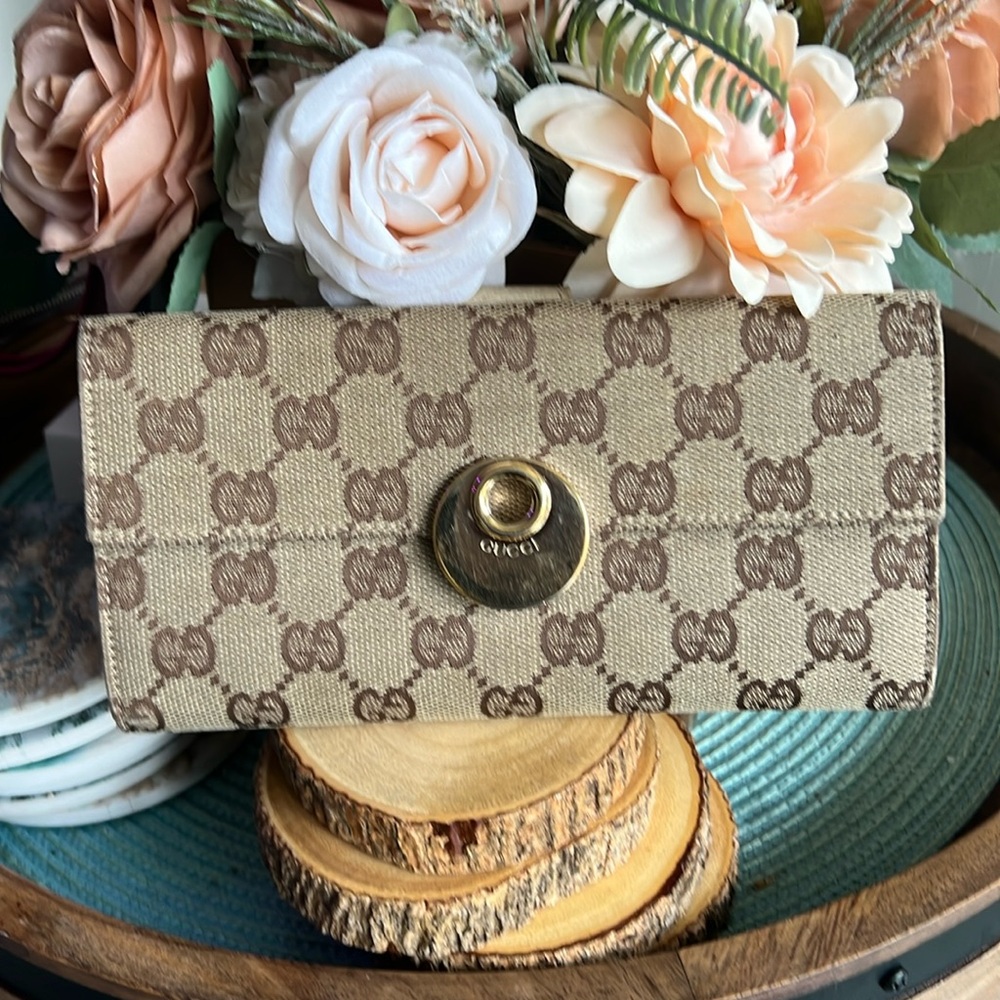 Authentic Gucci wallet
